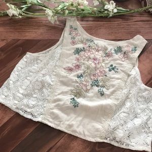 2/$14 Embroidered and lace crop top